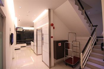 The V Hotel 2*